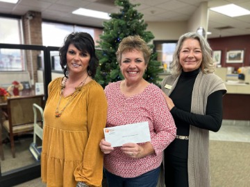 Robin Reagan, Kim Loveday, Robin Kurtz - Donation to Teen Christmas